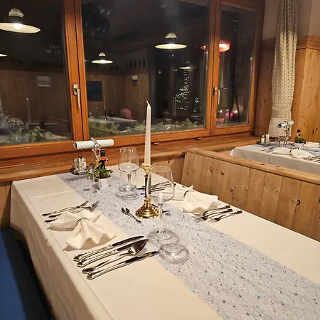מלון Ristorante Lagrev מלויאז