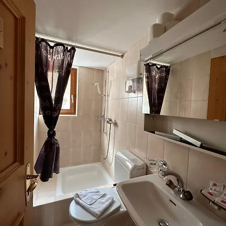 מלון Ristorante Lagrev