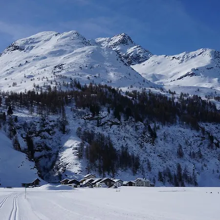 מלון Ristorante Lagrev מלויאז