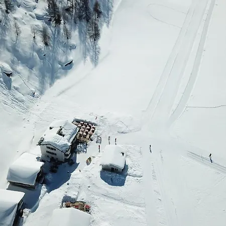 Ristorante Lagrev מלון 2*